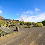 Vila La Bodega - House On Volcano With A Piano