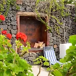 La Bodega - House On Volcano With A Piano 别墅