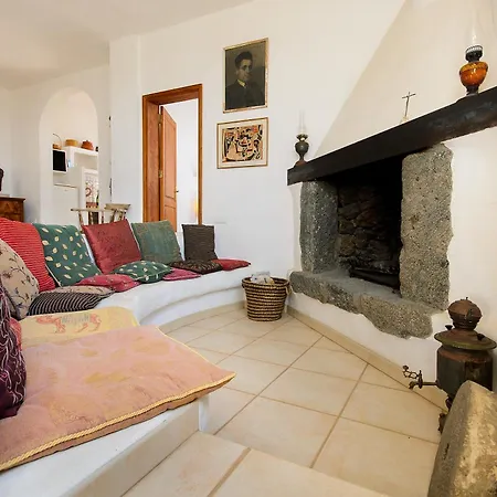 Villa La Bodega - House On Volcano With A Piano Haría