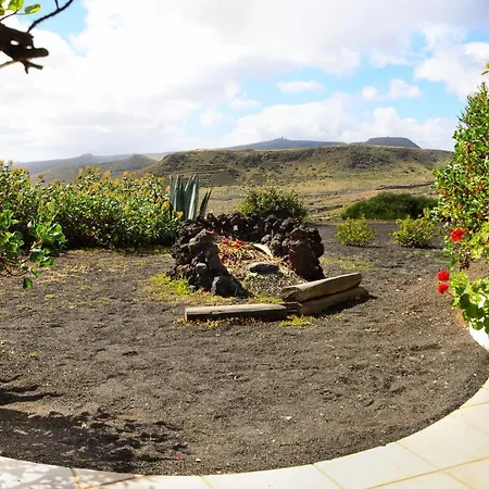 Villa La Bodega - House On Volcano With A Piano Haría