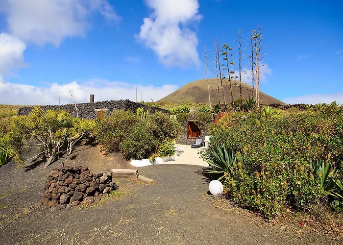 Willa La Bodega - House On Volcano With A Piano Haría