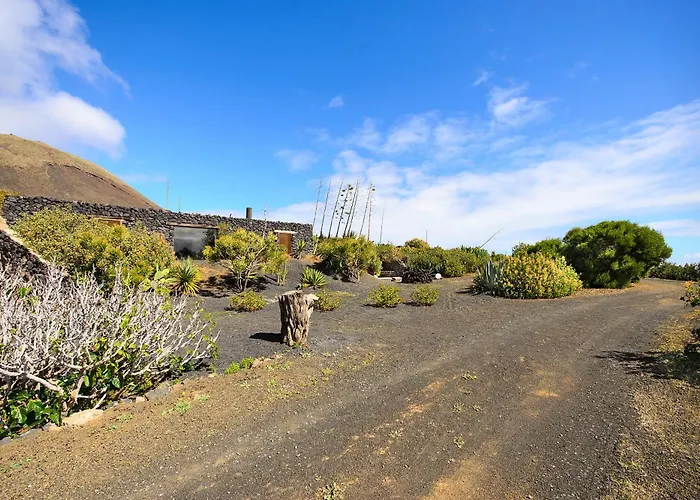 Willa La Bodega - House On Volcano With A Piano