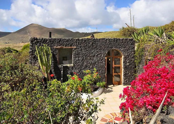 La Bodega - House On Volcano With A Piano Willa Haría
