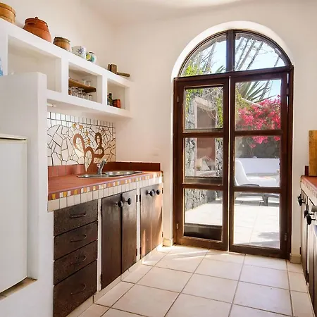 Villa La Bodega - House On Volcano With A Piano Haría